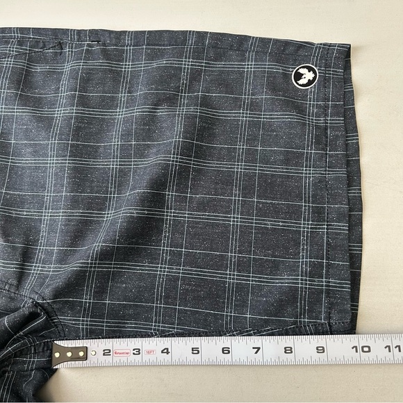 Hurley Men's Hybrid Board Shorts Flat Front Casual Grey Plaid Size 31 - Picture 13 of 16